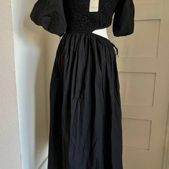 Elegant Black Cutout Midi Dress - Picture 6 of 8